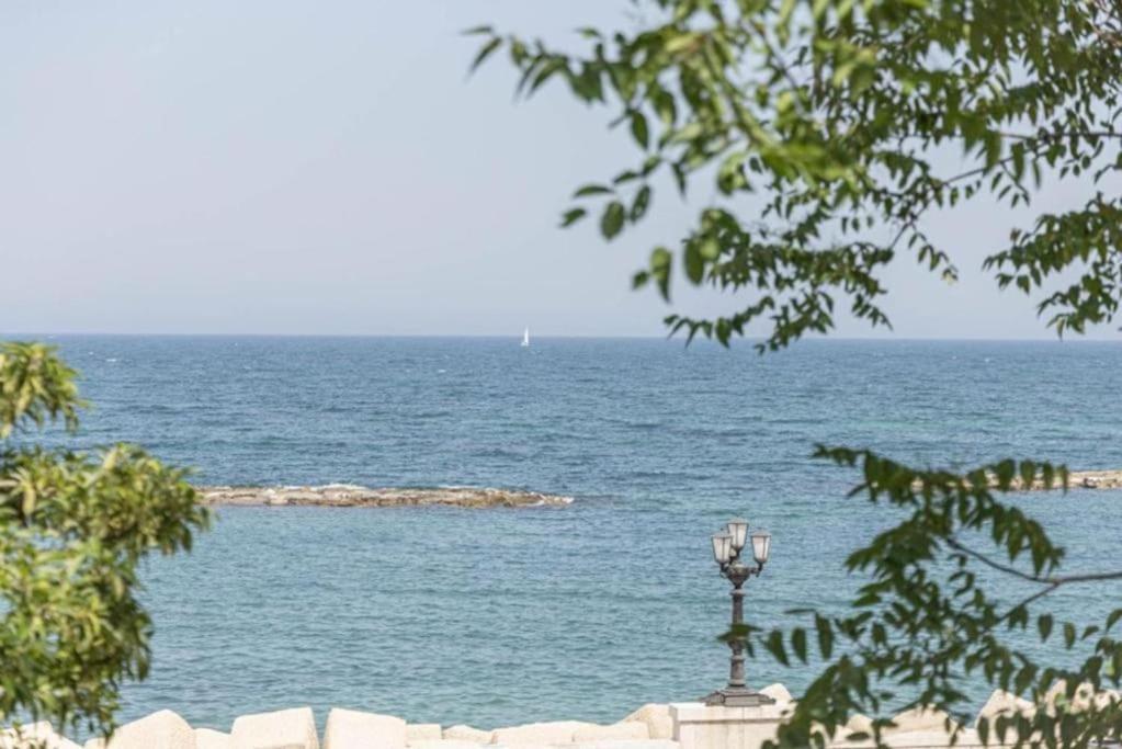 Seaside Refuge - Always Holiday Apartamento Bari Exterior foto